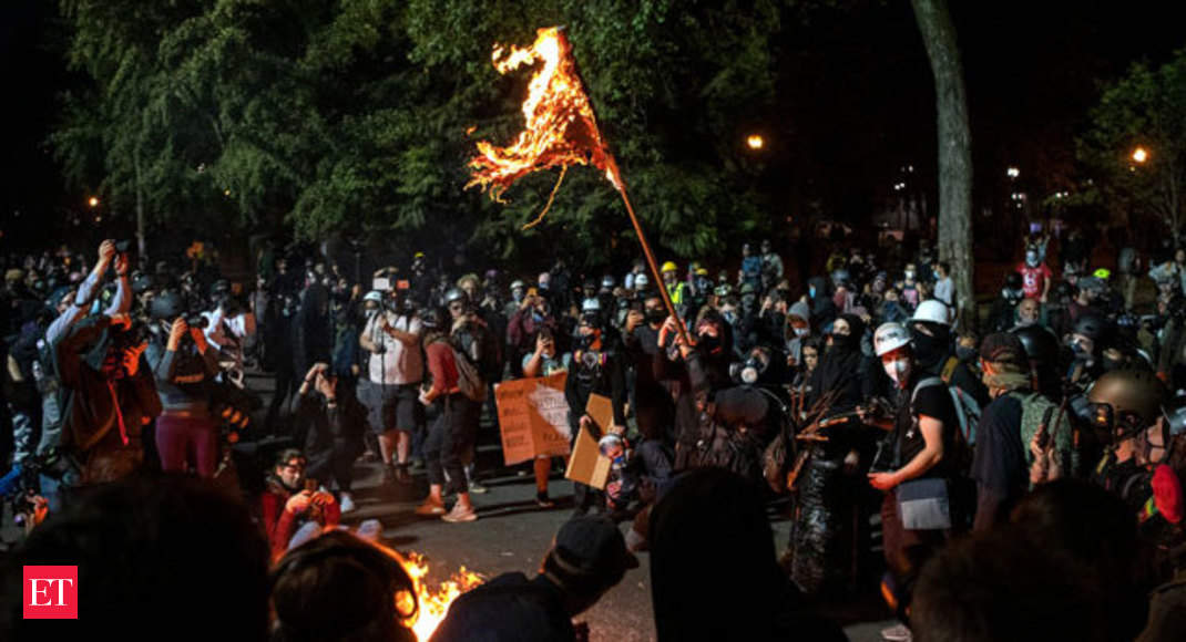 Black lives matter protests Portland protesters burn US flags, police