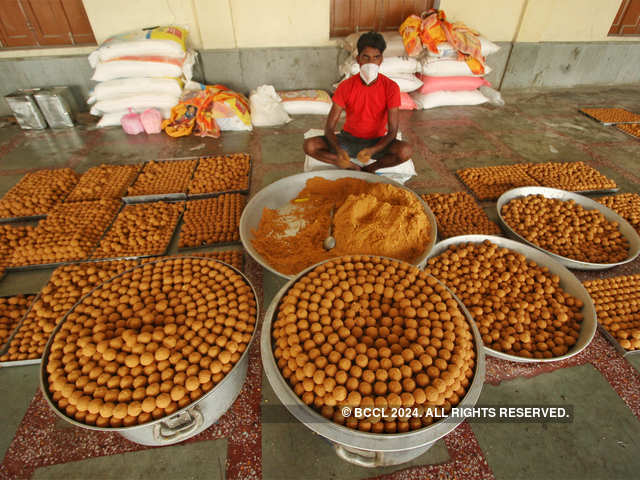 1,11,000 laddoos