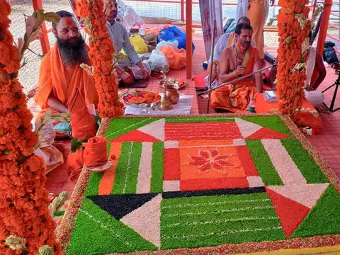 Shri Ramarcha Pujan has commenced in the Shri Ram Janmbhoomi complex.