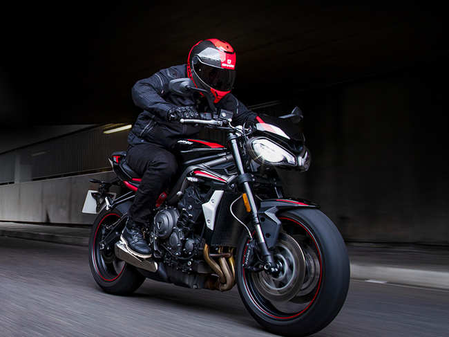 The 2020 Street Triple R features new bodywork, including fly screen, air intake, side panels, and rear unit for a sportier look.