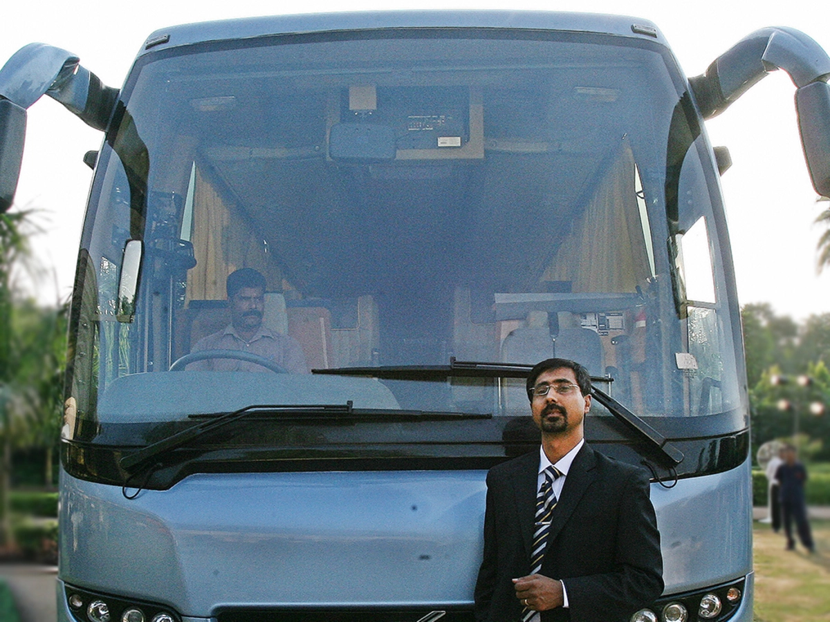 new eicher coach van price