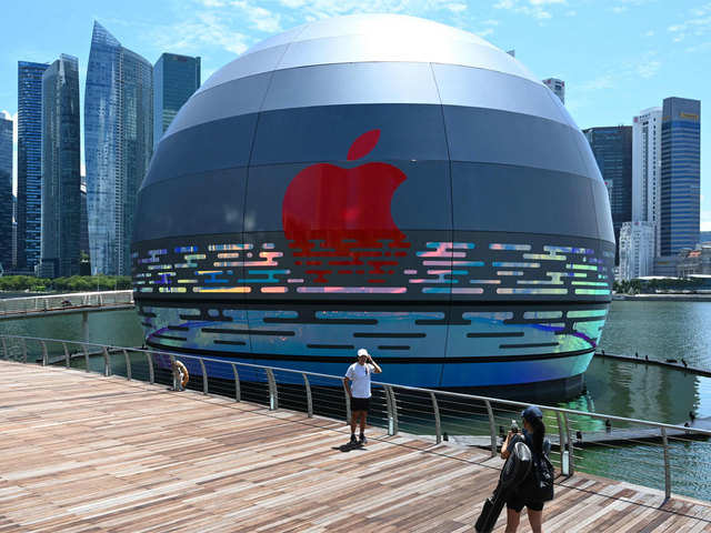 A long history - Apple to open world's first floating retail store at  Marina Bay Sands in Singapore | The Economic Times