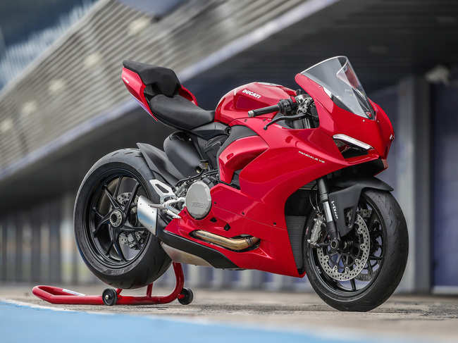 ​The front headlight assembly is extremely compact on the Ducati Panigale V2. ​