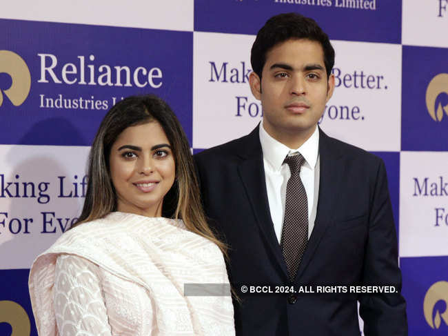 ​Working tirelessly behind the scenes, the brother-sister duo, Isha Ambani and Akash Ambani, like to keep their private lives private.
