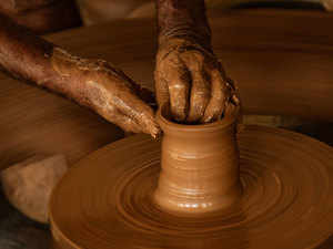 pottery-iStock-989937010