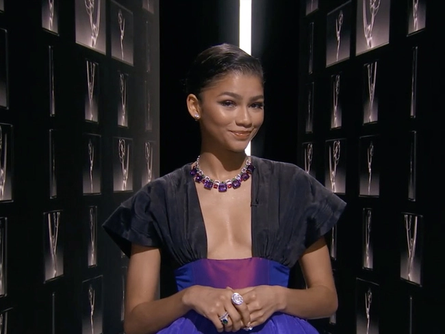 Emmy Awards Zendaya Makes History Becomes Youngest Star To Bag The Lead Drama Actress Award At Emmys The Economic Times Emmy Awards Zendaya Makes History Becomes Youngest Star To Bag The Lead Drama Actress Award At Emmys The Economic Times