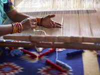 khadi: Khadi artisans' wages up 150% in 9 yrs, sales up record 332%: Govt -  The Economic Times