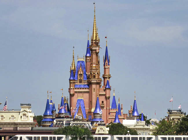 ​At least 6,390 nonunion Disney employees in Florida will be laid off starting in early December.