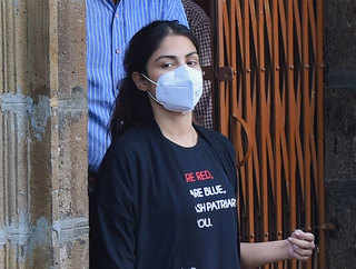 After almost 30 days in jail, Rhea Chakraborty granted bail by Bombay HC ; no relief for brother Showik