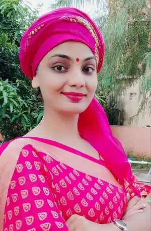 बिहार चुनाव: बिहार में 'का बा' की सिंगर नेहा सिंह राठौर के बारे में यहां  जानिये सब कुछ | ET Hindi