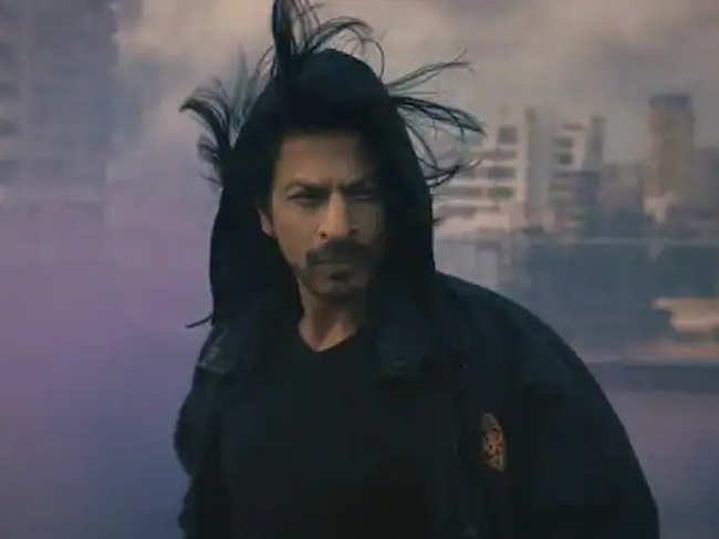 In the music video, SRK can be seen donning an all-black attire with long hair, paired with beard.