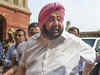 Punjab CM Captain Amarinder Singh stages dharna in Delhi, alleges step-motherly treatment by Centre