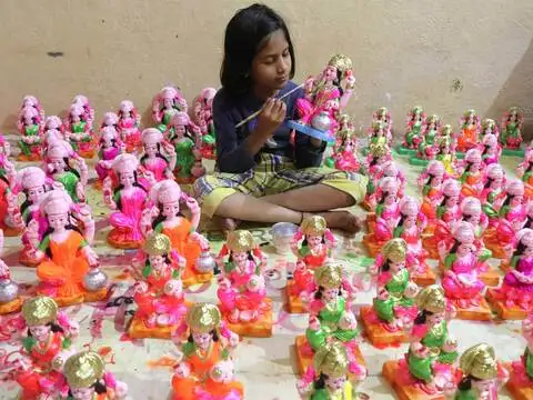 Painting clay idols