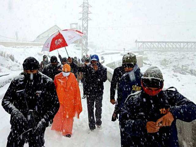 Yogi Adityanath amidst heavy snowfall