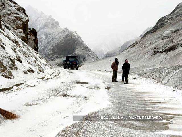 Snow-covered road in Sonmarg