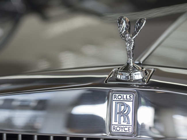 A bohemian at heart, and ever-present in the elite motoring circles of the day, the sculptor Sykes also created Rolls-Royce’s icon, called the Spirit of Ecstasy.