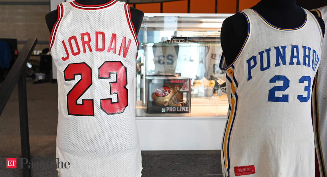 Michael Jordan jersey: Jerseys worn by Michael Jordan, Barack ...