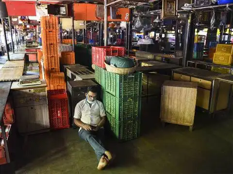 Deserted Dadar wholesale flower market