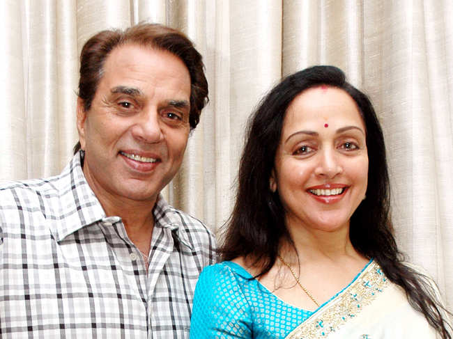 Hema Malini's​ post was retweeted 120 times, and liked by 3,000 followers.​