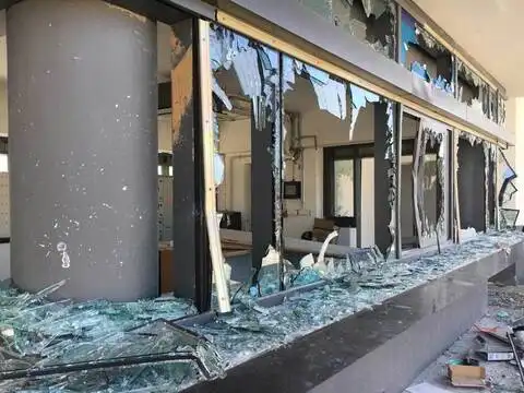 ​iPhones looted