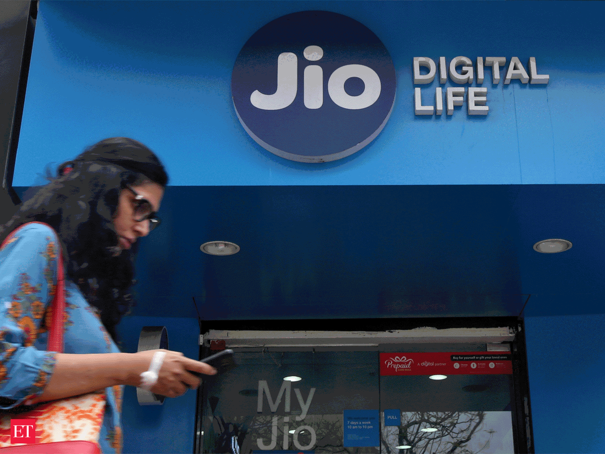 Jio | Vodafone: Jio Fastest Network In 4G Download Speed; Vodafone In  Upload In Nov: Trai Data Jio | Vodafone: Jio Fastest Network In 4G Download Speed; Vodafone In  Upload In Nov: Trai Data