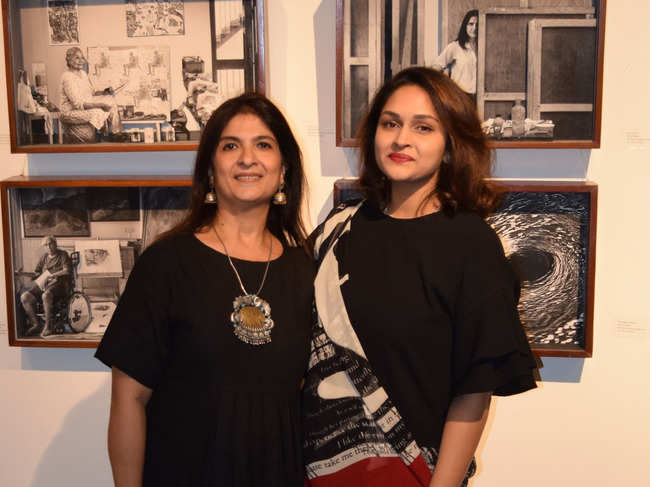 ​After months away from the art world, Sanjana Shah believes art lovers are clamouring for the interaction a physical show brings. ​(In pic: Sanjana Shah with Sapna Kar, left)​​