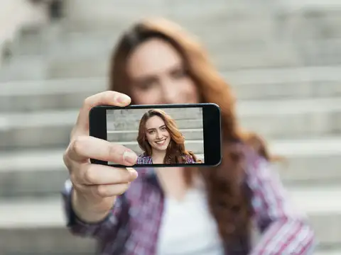 How to Pick a Smartphone With Pro Photography Mode: Expert Tips