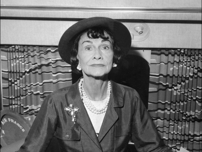 Arqueología No puedo leer ni escribir Cenagal Coco Chanel spent the war at the Ritz with her lover; was working on the  Sunday she died - The Economic Times