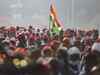 Farmers leave Mumbai after woman protester unfurls tricolour