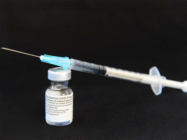 Low dead space syringes