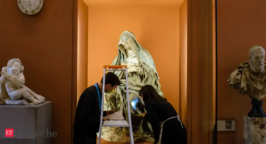 Mona Lisa's smile isn't greeting visitors at the Louvre; a small army of artisans working overtime to complete restoration before reopening - Vimarsana News