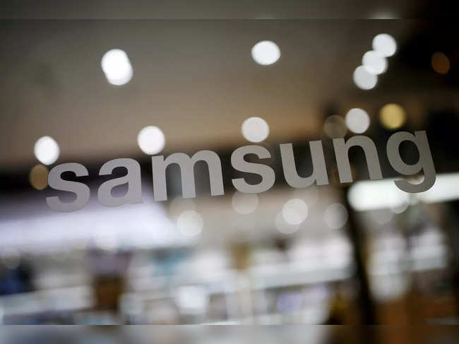 FILE PHOTO: The logo of Samsung Electronics is seen at its headquarters in Seoul