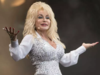 Dolly Parton does a ‘Jolene’ number before Covid shot