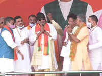 Mithun Chakraborty News: Mithun Chakraborty returns to politics, vows to  work for BJP - The Economic Times