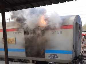 Delhi-Lucknow Shatabdi express fire