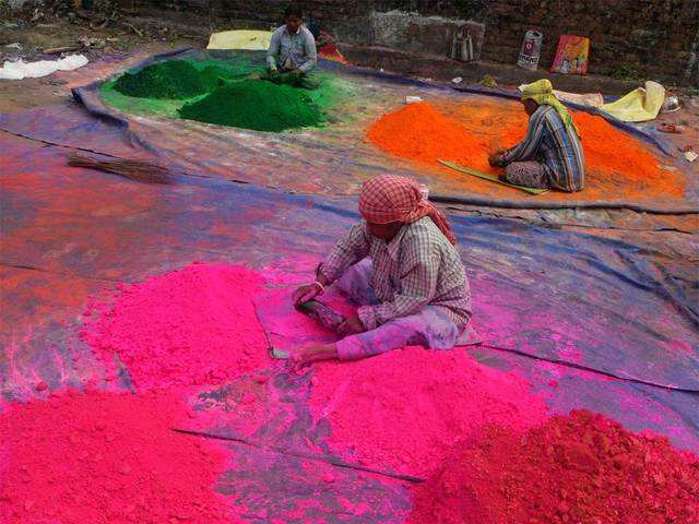 Drying coloured powder