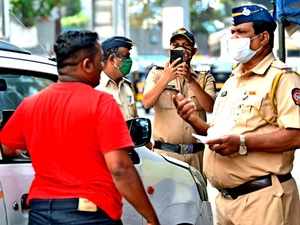 Mumbai police fines people without mask. File photo: BCCL