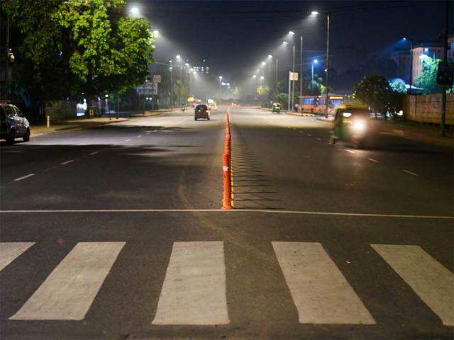 Empty Delhi Street How Delhi Mumbai Look During The Recently Imposed Night Curfew The Economic Times