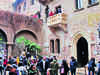 Juliet's balcony not so private anymore: Up to 1,000 people cram into the 400-metre space