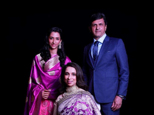 ​While Prakash Padukone was admitted to a Bengaluru hospital, his wife (Ujjala, centre) and second daughter (Anisha, left) are quarantining at home.