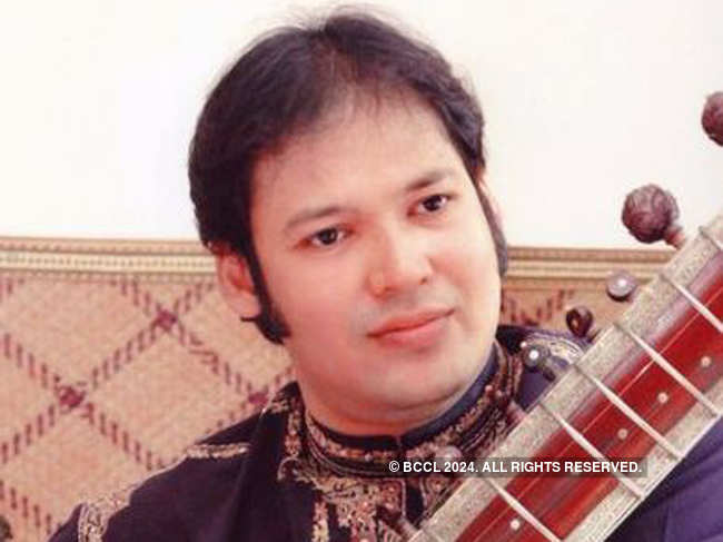 Prateek Chaudhuri's father veteran sitar player Devbrata Chaudhuri, popularly known as Debu Chaudhuri, also passed away last week.