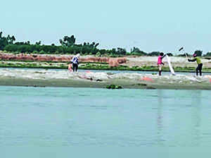Can’t do much to check dumping of dead bodies in Ganga: UP minister
