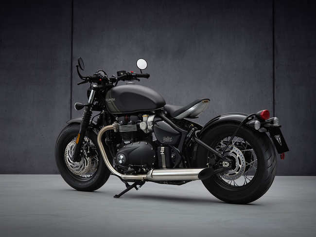 The new Bobber comes powered with Triumph's latest generation Bonneville 1,200 cc engine which generates a peak power of 78PS.