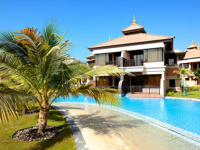 villas-luxury-Palm Jumeirah-Dubai-UAE_iStock