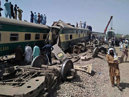 Pakistan news: Pakistan express trains collision kills at least 30, over 40  injured - The Economic Times Video | ET Now