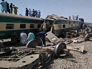 railway-accident-pakistan