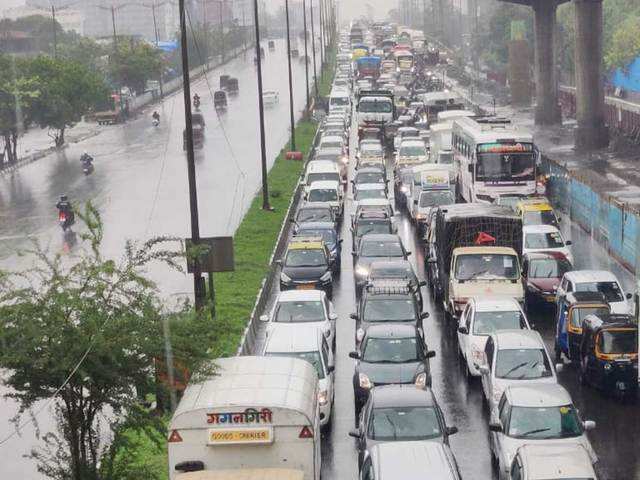 ​Heavy rainfall lashes Mumbai