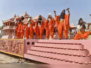 New Delhi: Artists from Uttar Pradesh perform on their tableau of Ram Mandir (Ay...