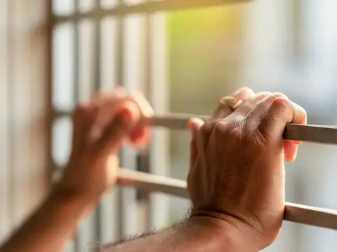 Vaccinated man recovers from home isolation