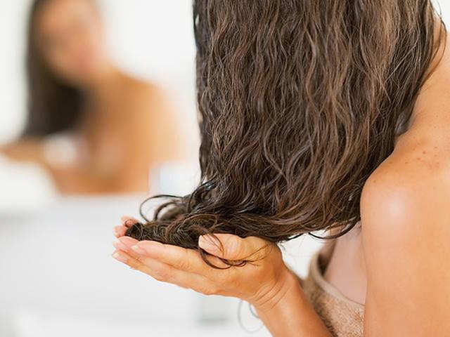 Oily/Sticky Scalp & Hair - Say Goodbye To UV Damage, Lost Lustre & Brittle  Hair: Tips To Maintain Your Mane This Monsoon | The Economic Times